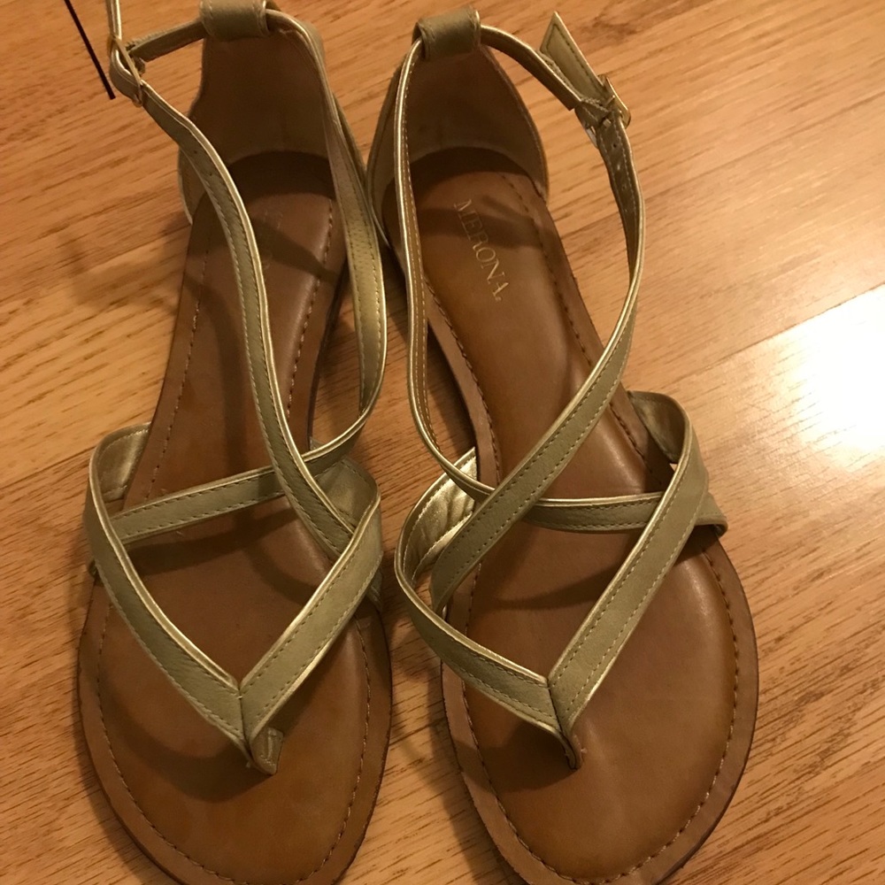 Merona flat thong strappy tan sandal size 6 1/2